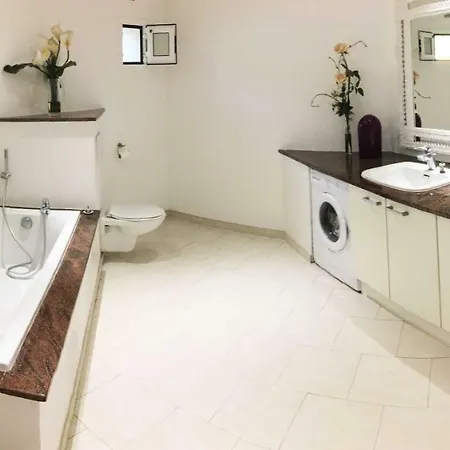 Maison L'oranger Avec Piscine - Domaine E Di *