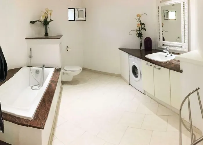 Maison L'oranger Avec Piscine - Domaine E Di *